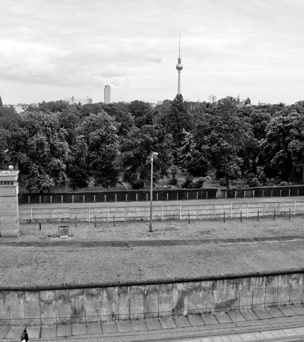 Berliner Mauer, An der Bernauer Str. mit Blick zum Osten